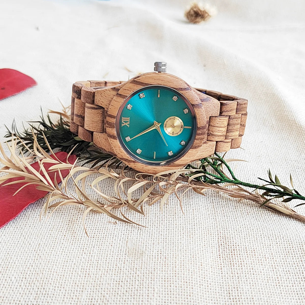 Women's Wood Watch Retro Wooden Woman's Fashionable Luxury Quartz Wrist Watches Clock for Valentine's Day Gift for Girlfriend