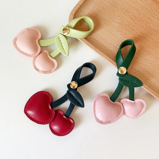 New Cute 3D Peach Heart Cherry Cherry Cherry Car Key Chains Red Pink Love Versatile Bag Pendant Key Chains for Women