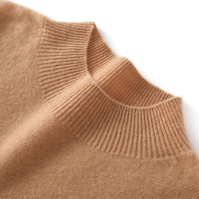 Ce pull pour homme est confectionné en 100 % pure laine et présente un col montant et des manches longues tricotées. C'est un pull basique de couleur unie qui incarne la mode décontractée et sert de haut polyvalent pour les hommes.